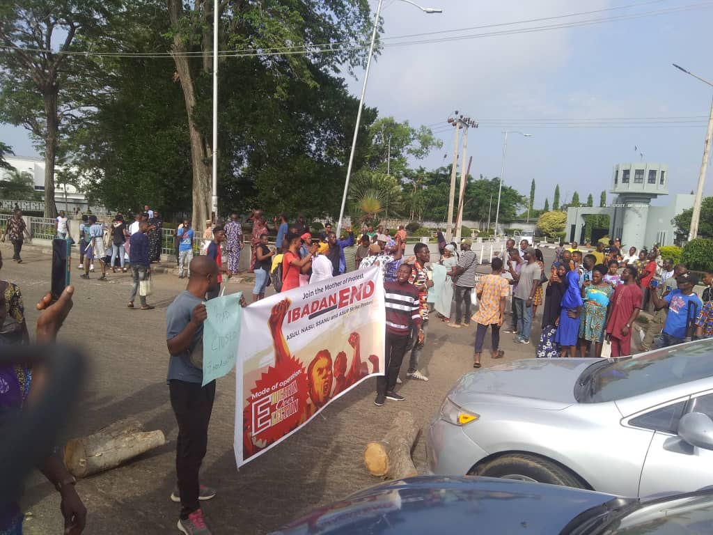 ASUU strike: Students protest block UI-Mokola road in Ibadan